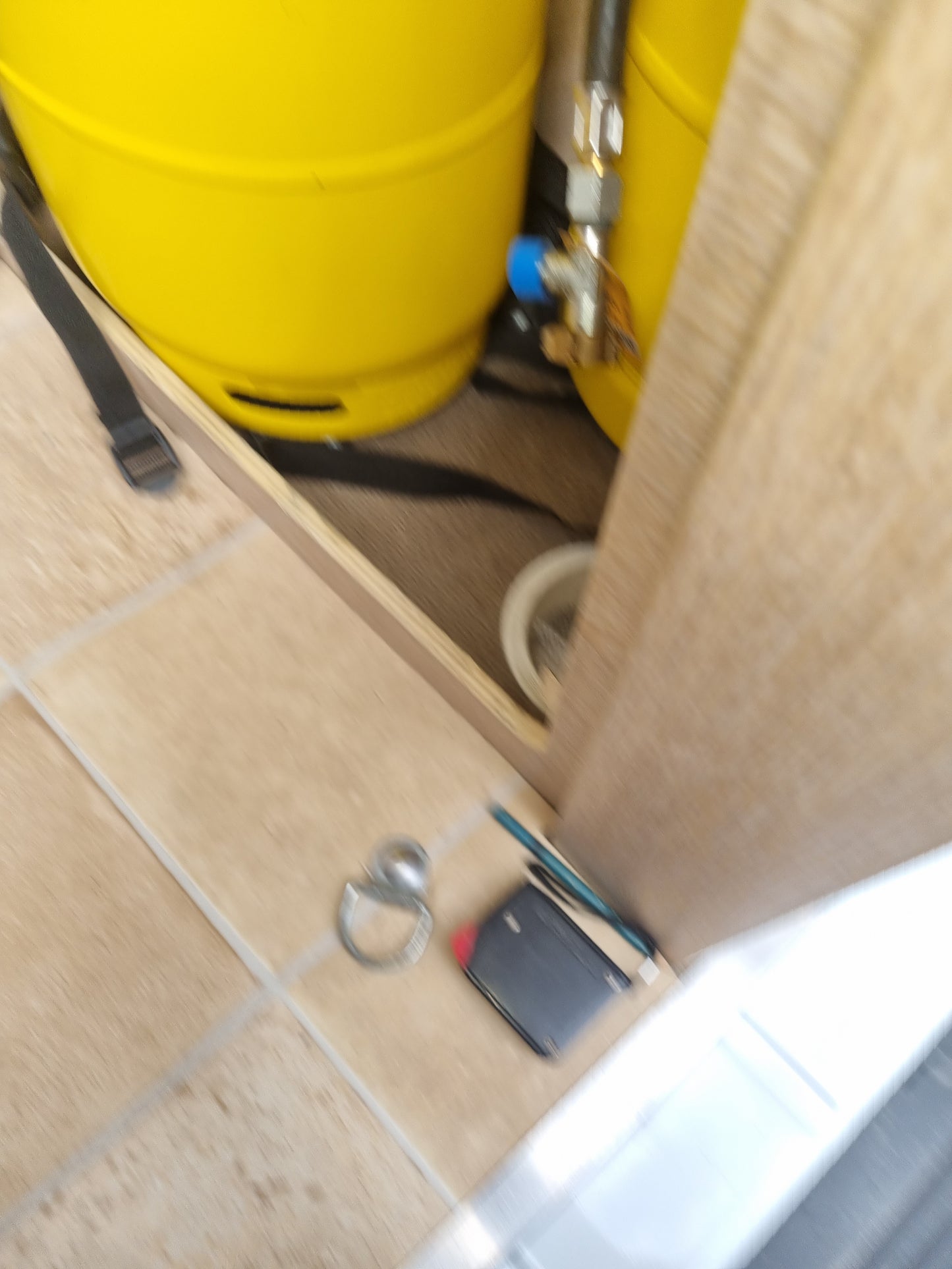 Une Bouteille Gpl Reservoir Seule Rechargeable Gaslow 12l